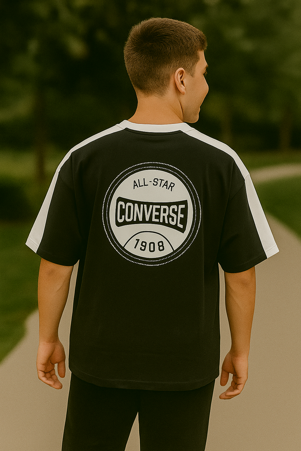 Black and white oversized t-shirt with trendy graphic print – modern streetwear for men